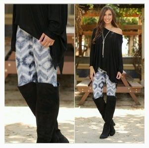 Ivory & Gray soft wash printed leggings